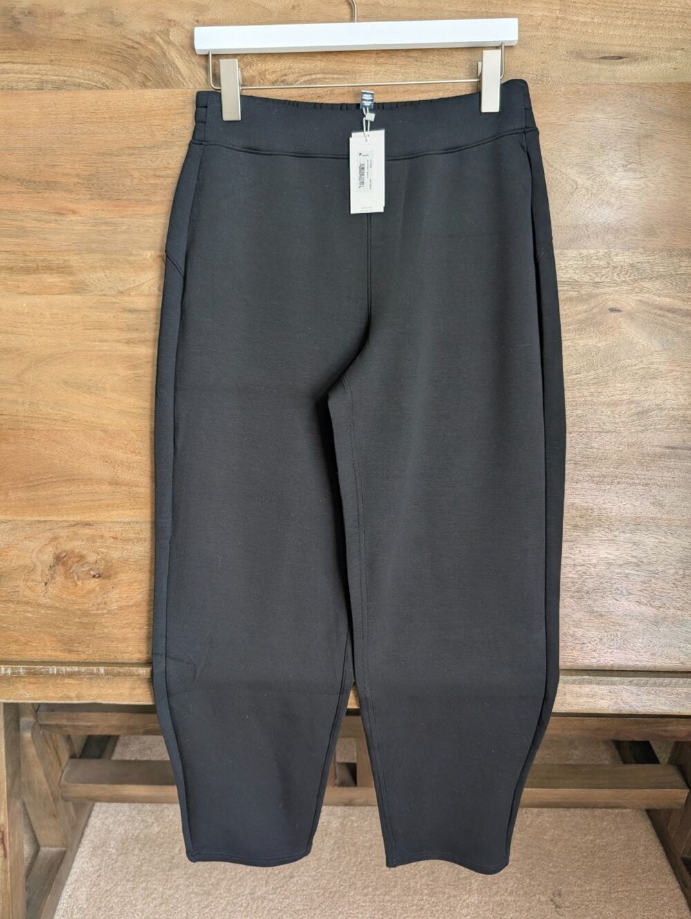 NWT Spanx AirEssentials Straight Leg Pants Womens Medium Very Black Pull On